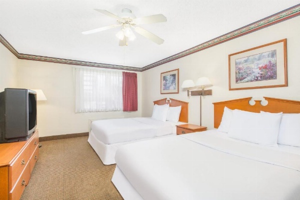 Days Inn & Suites by Wyndham Marshall image 18